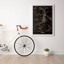 Lade das Bild in den Galerie-Viewer, Heilbronn Dark Poster - Minimal - Vorschau in einem hellen Zimmer mit Fahrrad an Wand angelehnt
